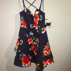 Very nice flowery dress, navy blue background